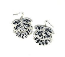 Load image into Gallery viewer, Nika Earring- Black &amp; White
